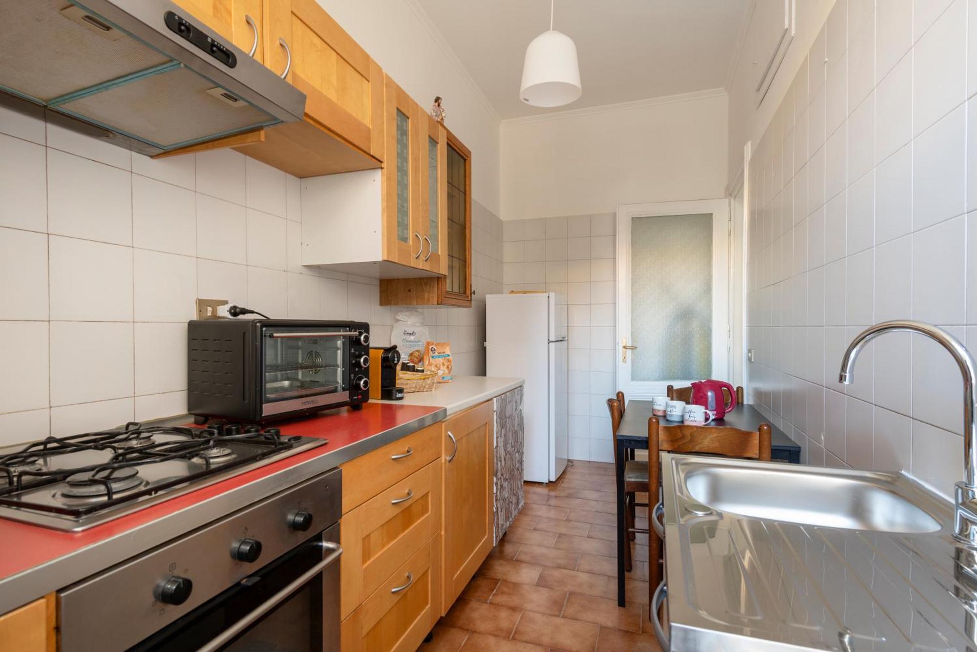 Elegant 3 Bedroom San Pietro Station 200 Mt * Roma