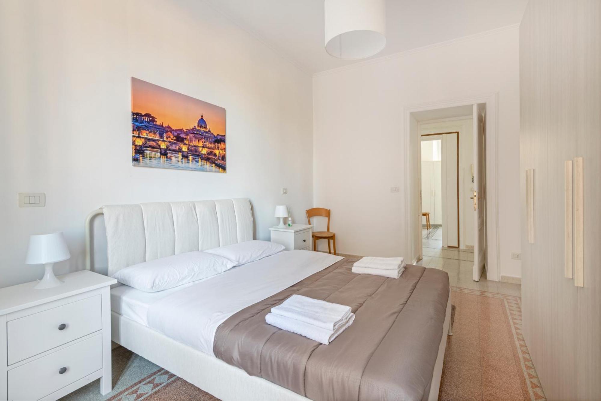 Elegant 3 Bedroom San Pietro Station 200 Mt Appartamento Roma